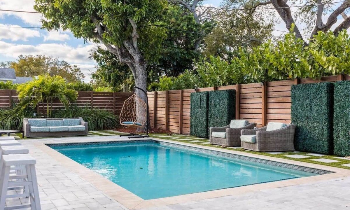 Victoria Park House | Heated Pool & BBQ Olas Villa by RoveTravel