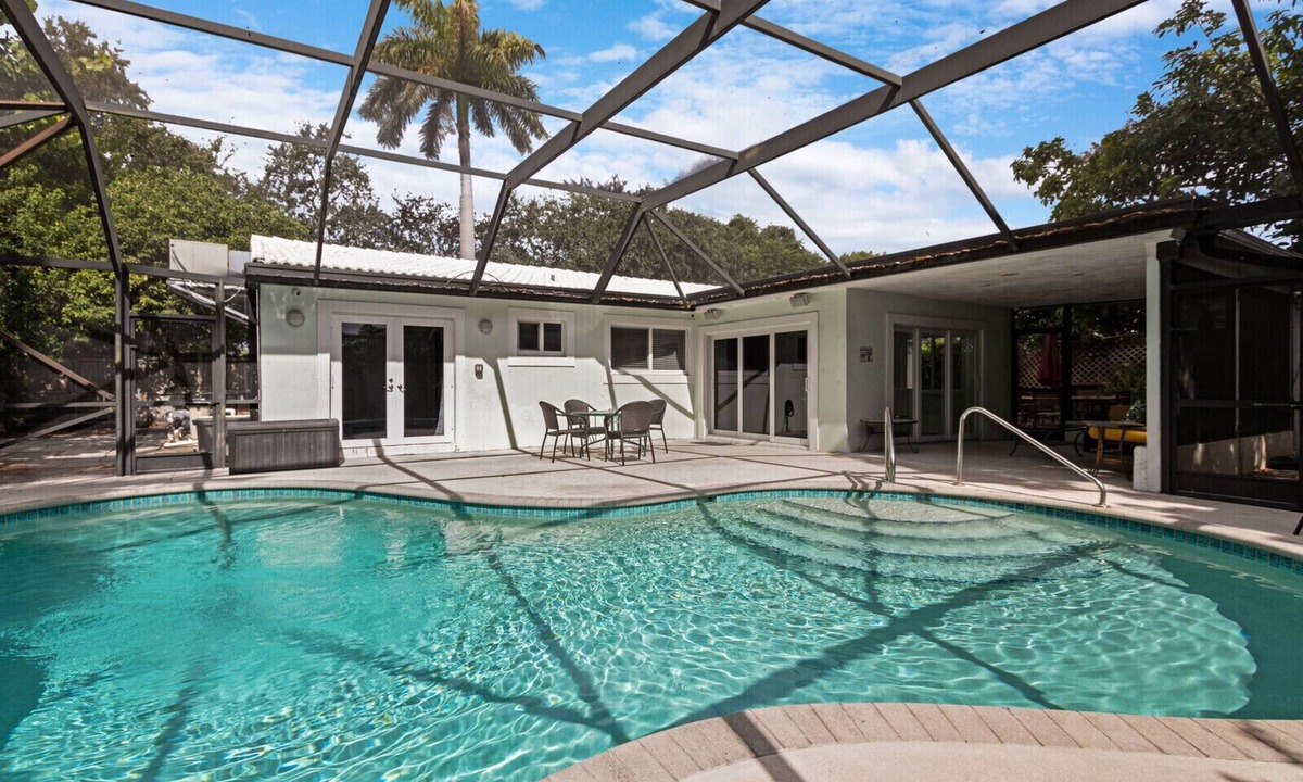 Highland Garden House | Heated Pool I Soundproof Home I Firepit I 630Mbps
