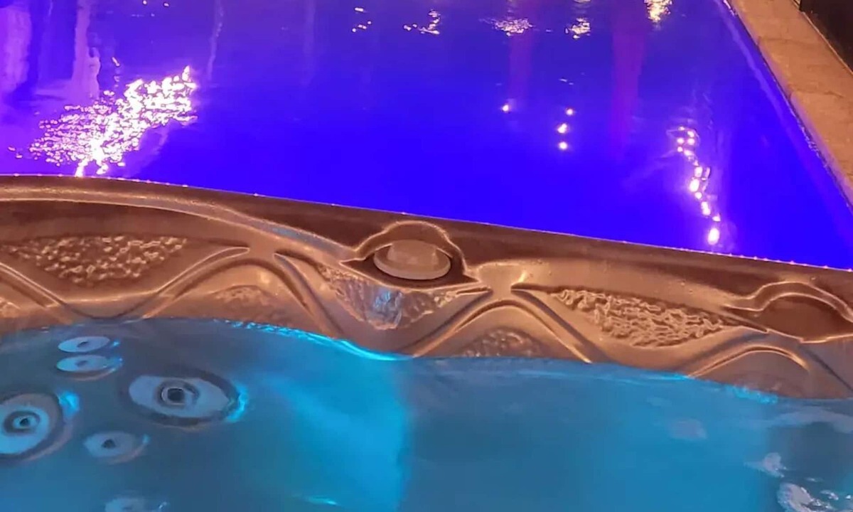 Tamarac House | Heated pool, Jacuzzi, Bbq , close to Sawgrass Mall.