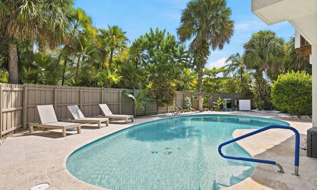 Downtown Fort Lauderdale House | Heated Pool, Modern Oasis, 4 bedroom, 8 beds, 4 bathrooms