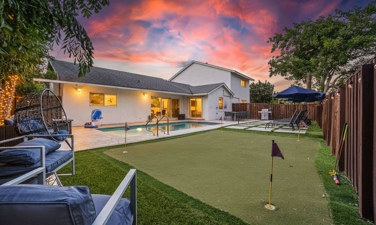 Deerfield Beach House | Heated Pool * Putting Green * 5 min from Beach!