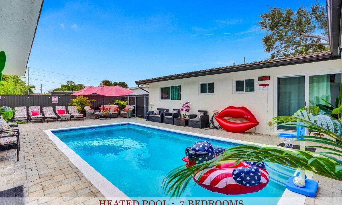 Sunset Villa | Heated Pool~Stellar stay in 7BD villa~Playground