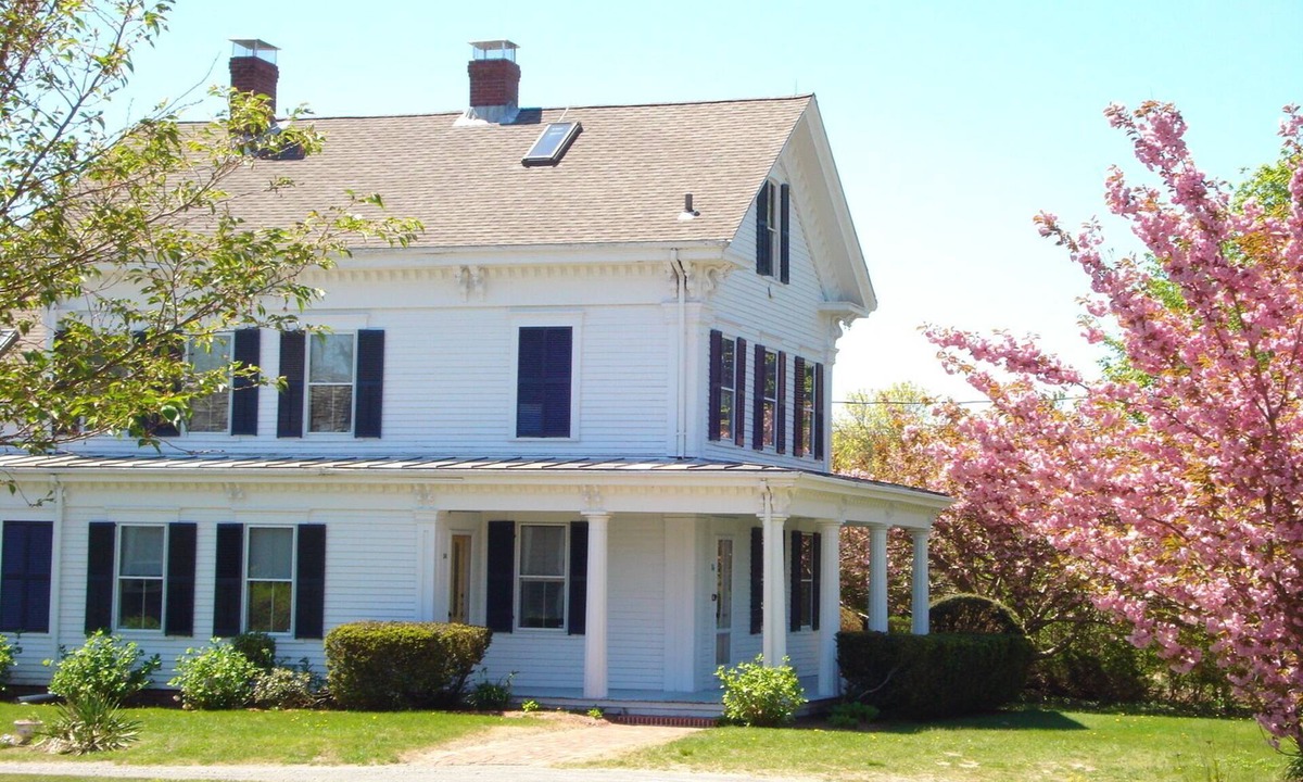 West Dennis House | Heated pool, three sitting rooms, central air, five bedrooms in West Dennis