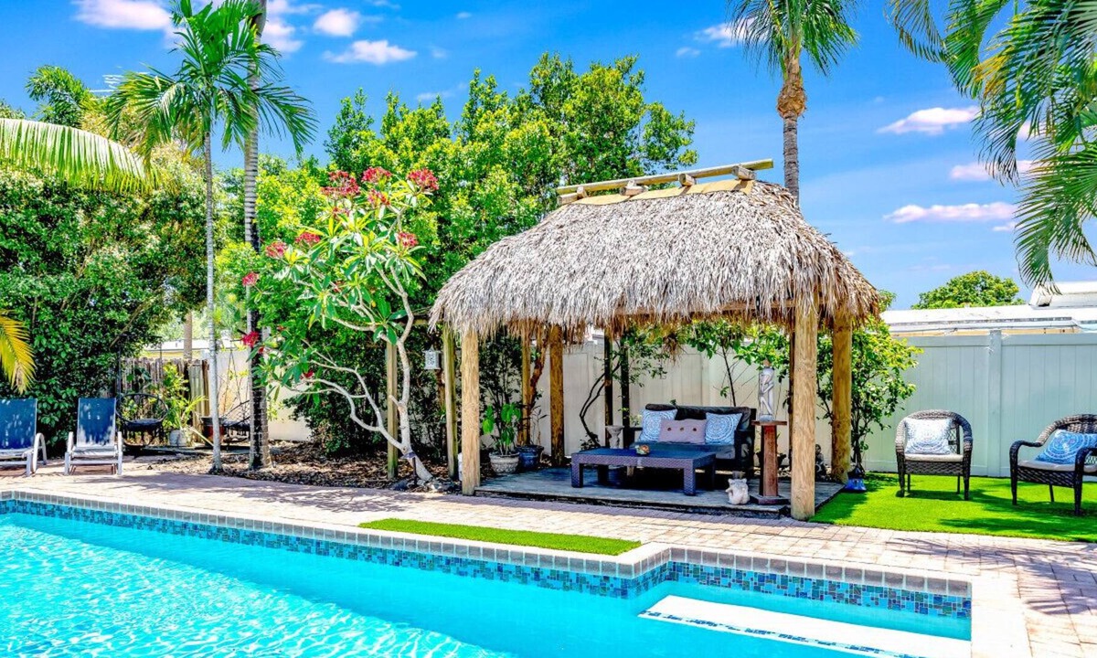 Poinsettia Heights House | Heated Pool! Tropical Tiki Yard + Close To Beach!