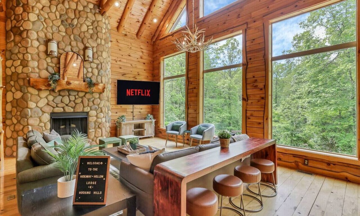 Logan Cabin | Heated Spa Pool Golf Sim Huge Game Room Hot Tub Cabin in Hocking Hills