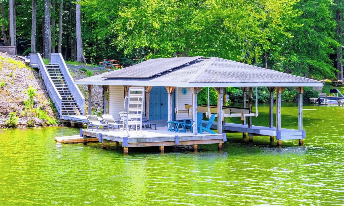 Mineral House | Hello Sunshine | 6BR Lakefront Lake Anna | Dock, Fire Pit & Game Room