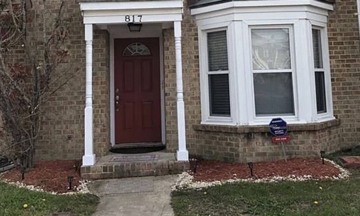 Greenbrier West House | Hidden gem in the heart of Chesapeake, Va. Minutes away from Chesapeake Regional