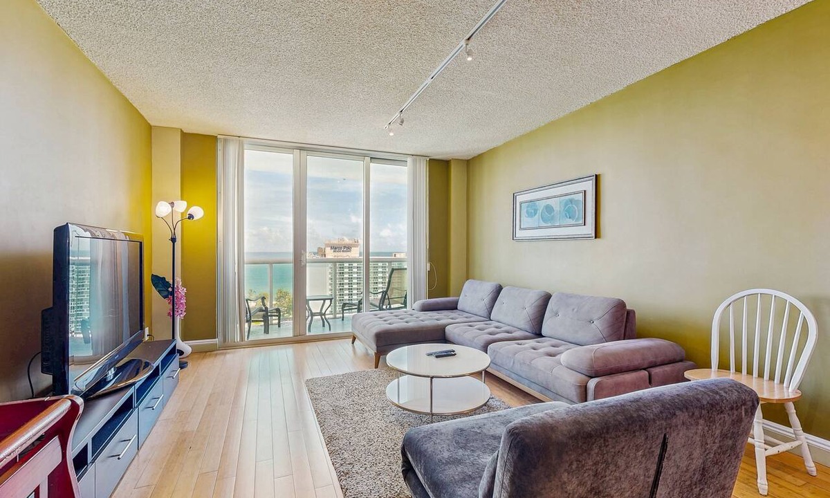 Sunny Isles Beach Condo | High-Rise Oceanview Condo w/Pool, Tennis & Gym: Walk to Beach, Dining, Shops