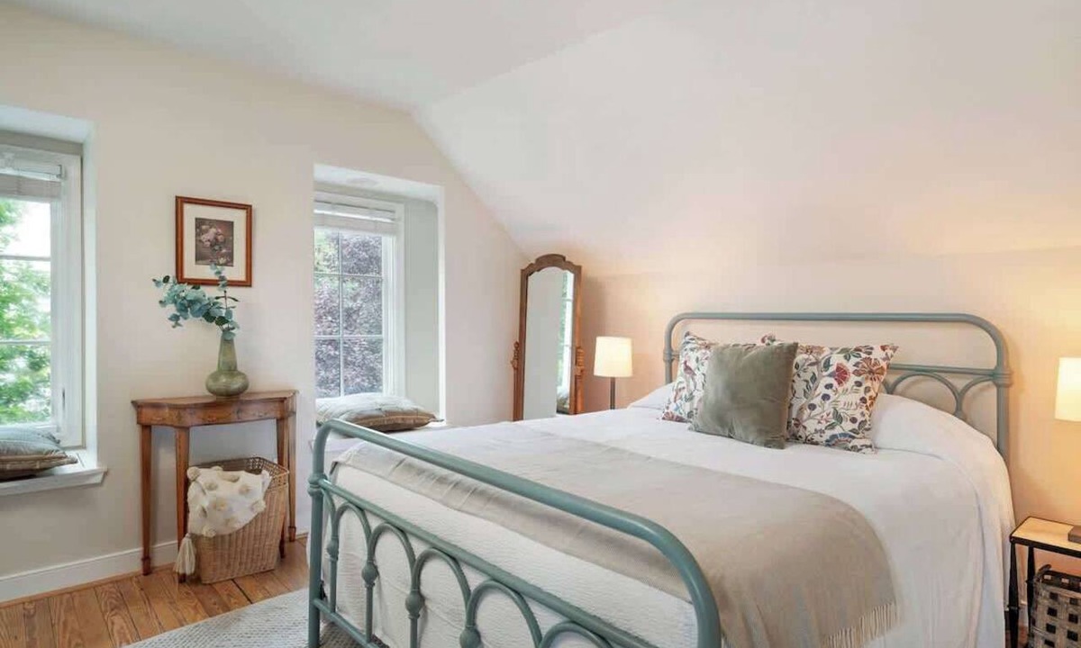 North Downtown Apartment | High Street Inn Ridge Room