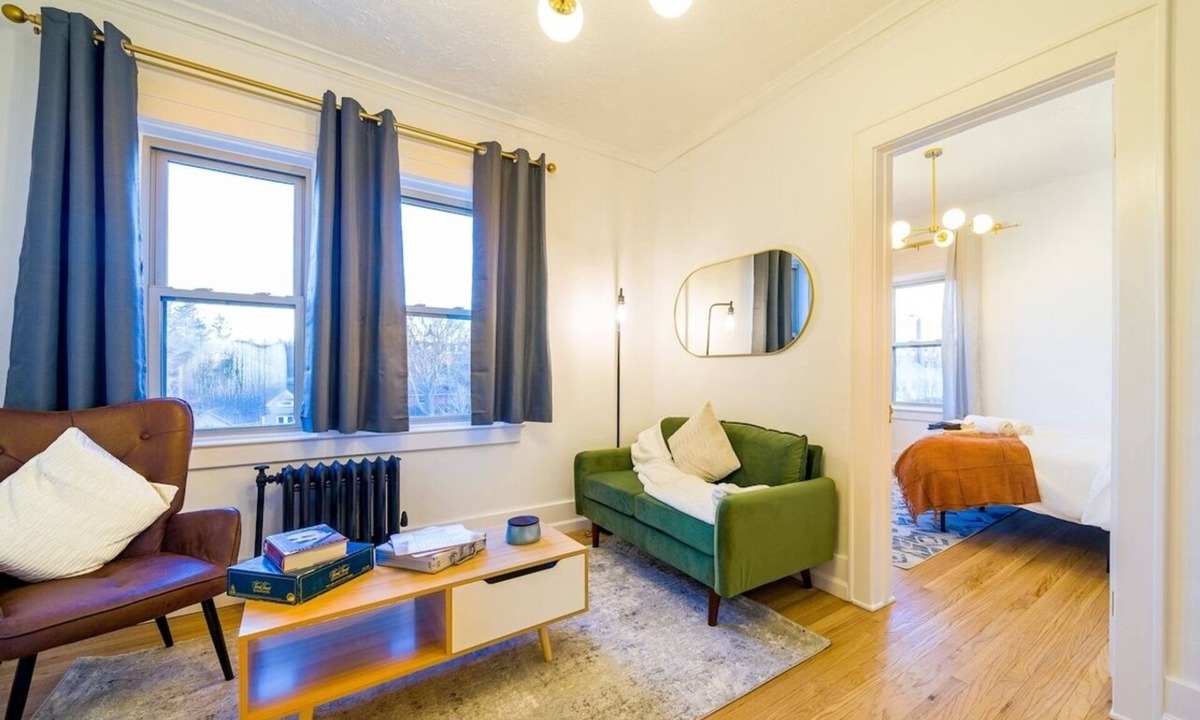 East Avenue Apartment | HighFall Hideaway Your Cozy Escape+Wi-Fi+TV Pets