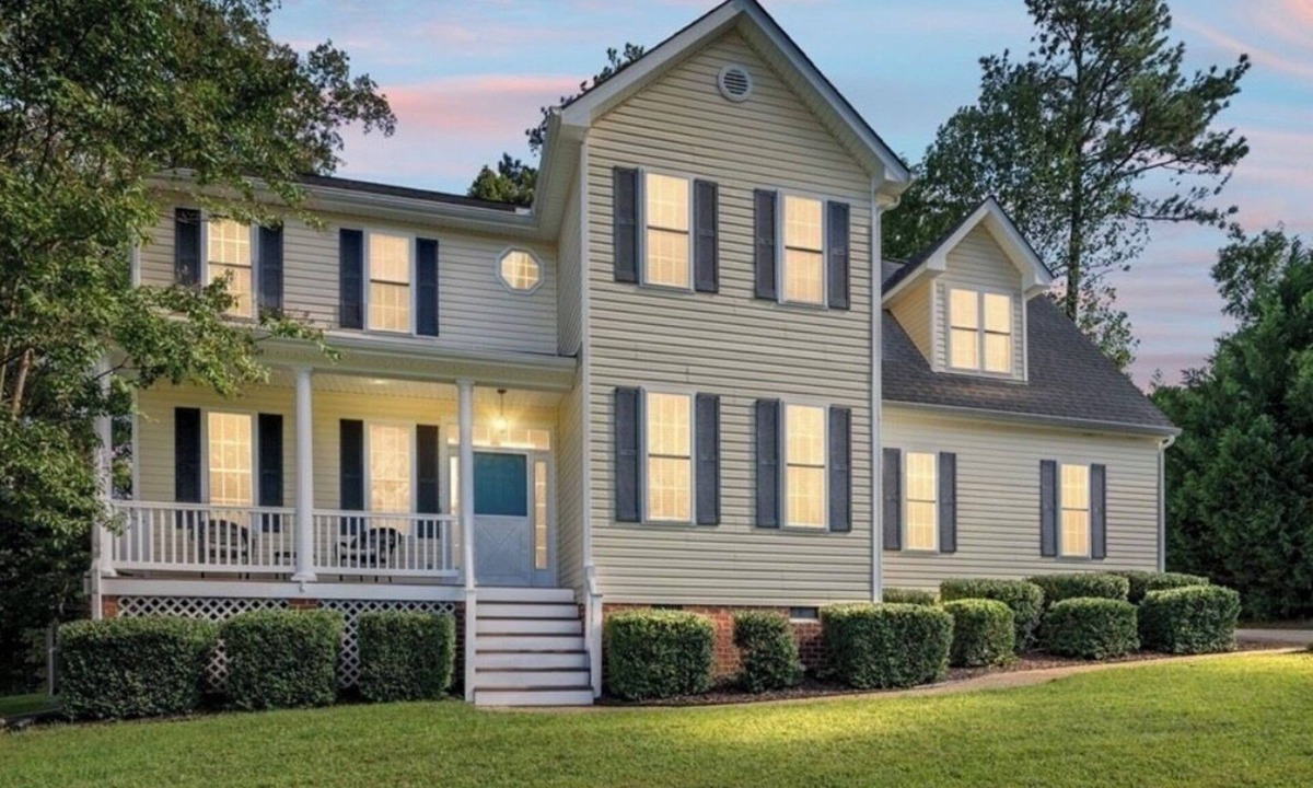 Midlothian House | Hilltop House- Clean, Comfortable & Convenient