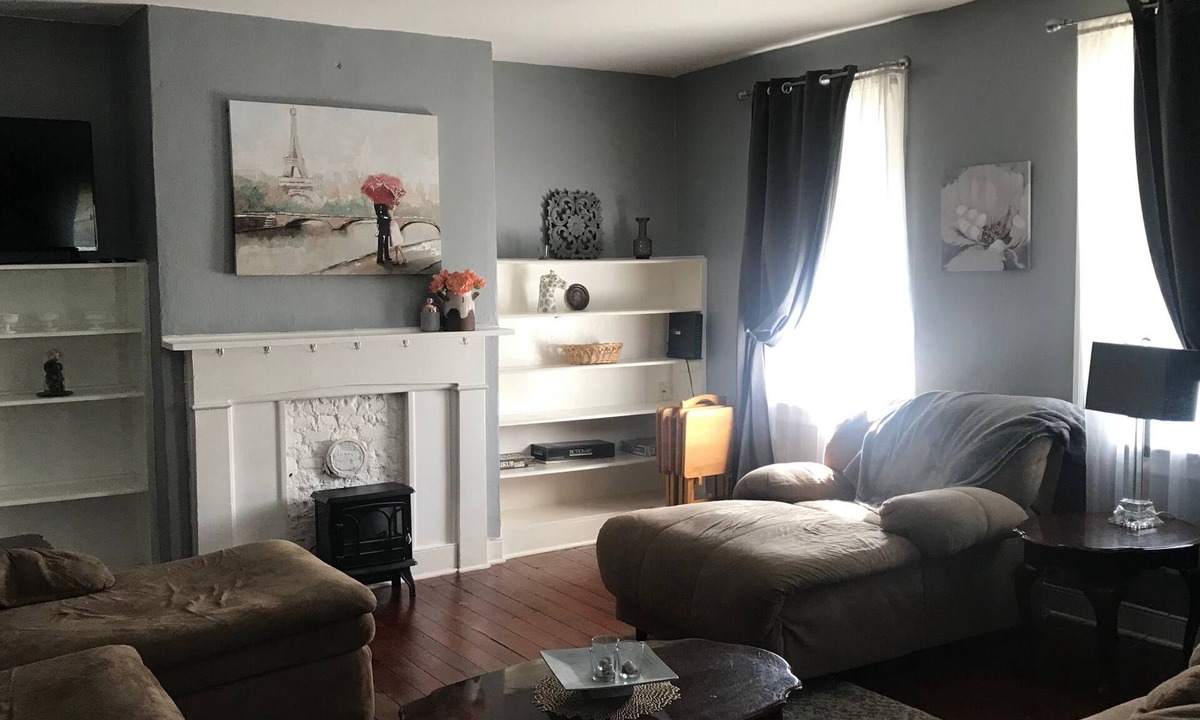 Smyrna House | Historic 1800s 2BR Cottage in the Heart of Smyrna