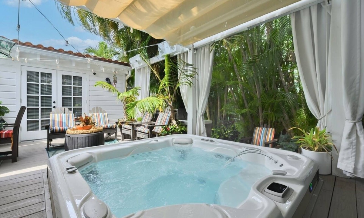Jog Road House | Historic Beach Cottage in Delray Beach Florida