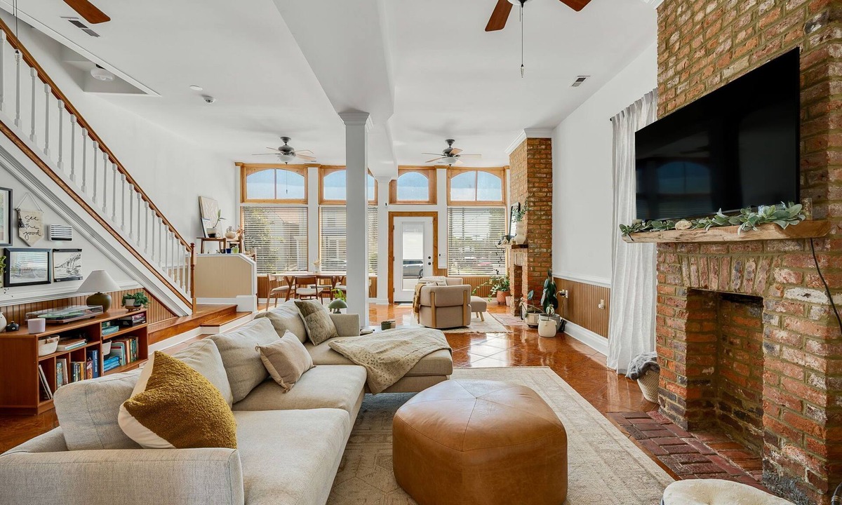 Church Hill House | Historic & Bright 3 BR Home in Church Hill - Walk to Chimborazo Park - Pets