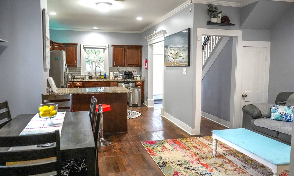 Norfolk House | Historic Coastal Haven- Pet Friendly Fast Wi-Fi - Easy Beach and Highway Access