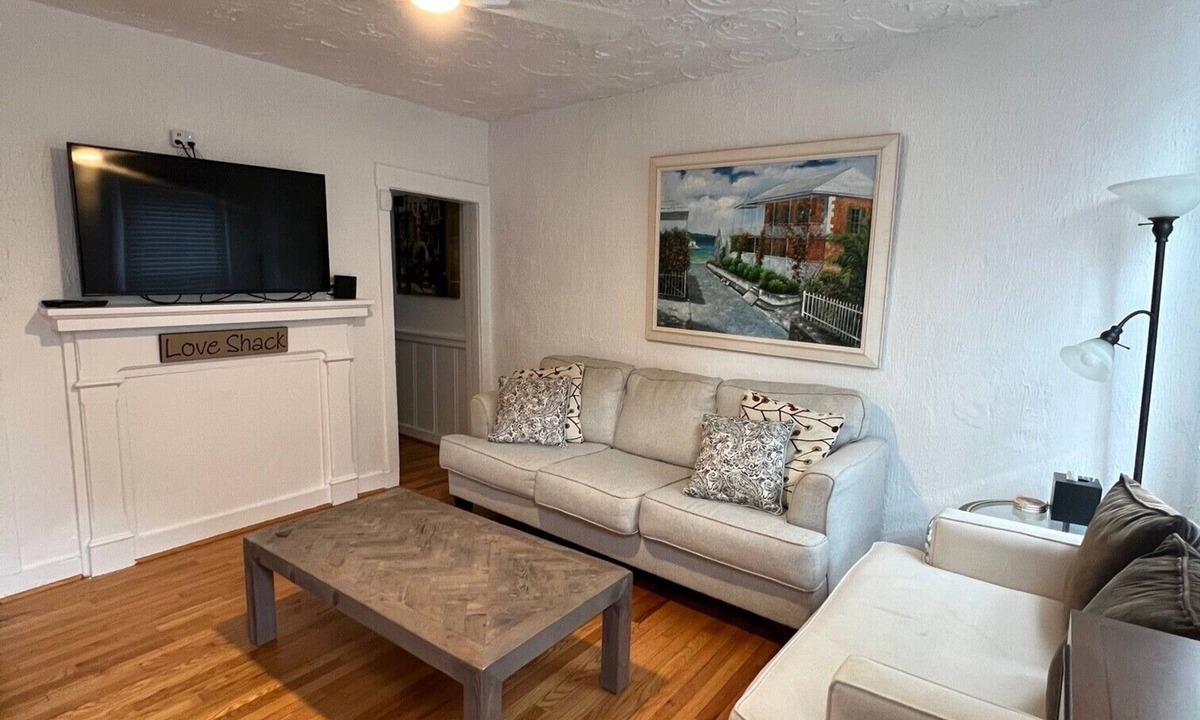 Historic District House | Historic district home, View of the Capital, WALK Downtown, w/Outdoor Dining!