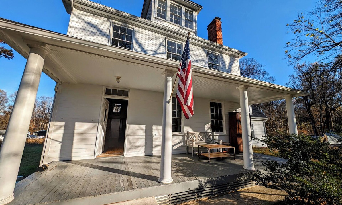 Croom House | Historic Farmhouse 30 minutes to DC/Annapolis. 4BR Large and Inviting, Zipline