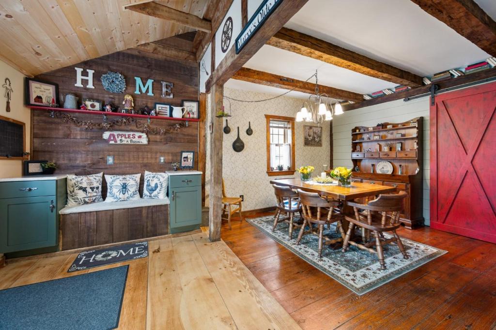 Rotterdam Junction House | Historic Farmhouse Near Saratoga with Fire Pit