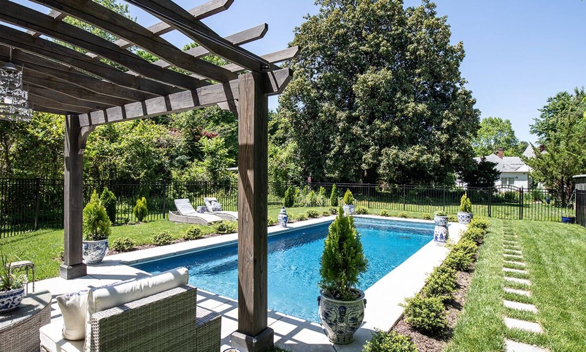 Lakeside House | Historic Ginter House with English garden Pool