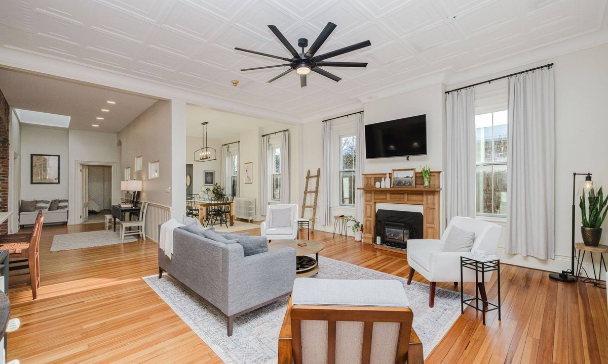 New Bedford Apartment | Historic New Bedford Henry’s on William! 4 Bedroom
