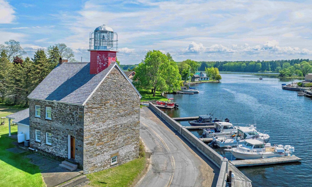 Port Ontario House | Historic Selkirk Lighthouse - BOTH Floors