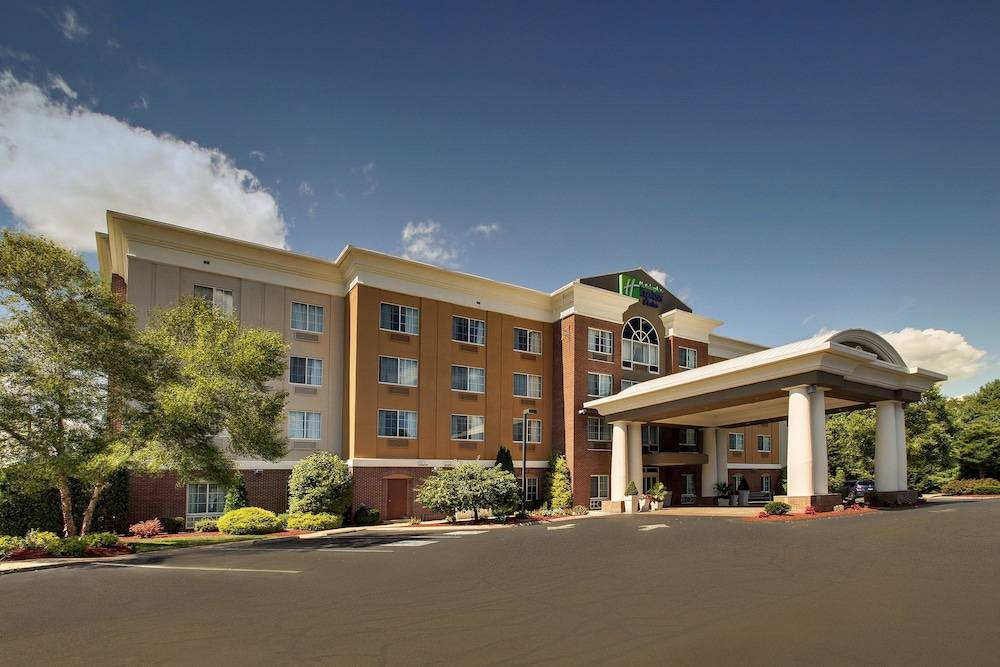 Middleborough Hotel | Holiday Inn Express Hotel & Suites Middleboro Raynham, an IHG Hotel