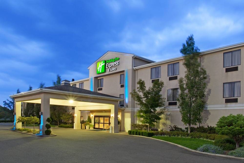 Alliance Hotel | Holiday Inn Express & Suites Alliance, an IHG Hotel
