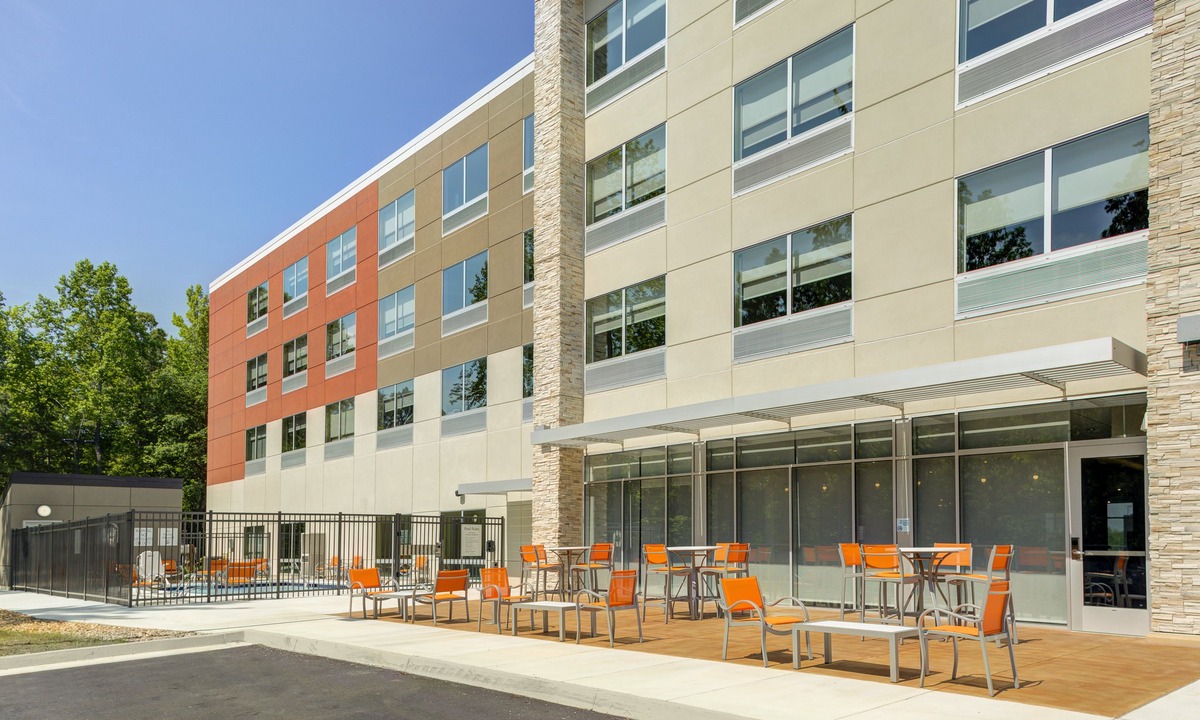 Dahlgren Hotel | Holiday Inn Express and Suites King George- Dahlgren, an Ihg Hotel