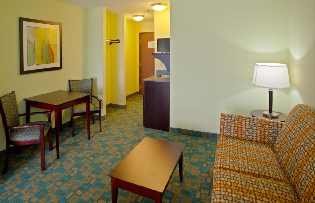Thornburg Hotel | Holiday Inn Express Hotel & Suites Thornburg-S. Fredericksburg by IHG