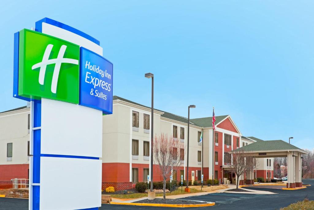 Deepwater Hotel | Holiday Inn Express & Suites Carneys Point - Pennsville by IHG