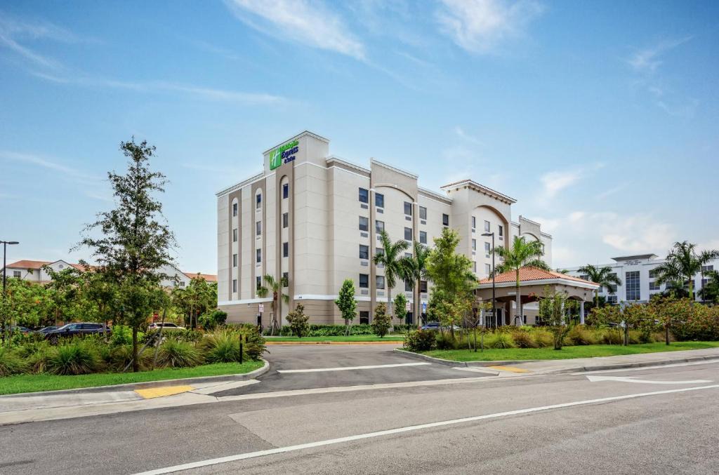 Miramar Hotel | Holiday Inn Express & Suites - Miramar by IHG