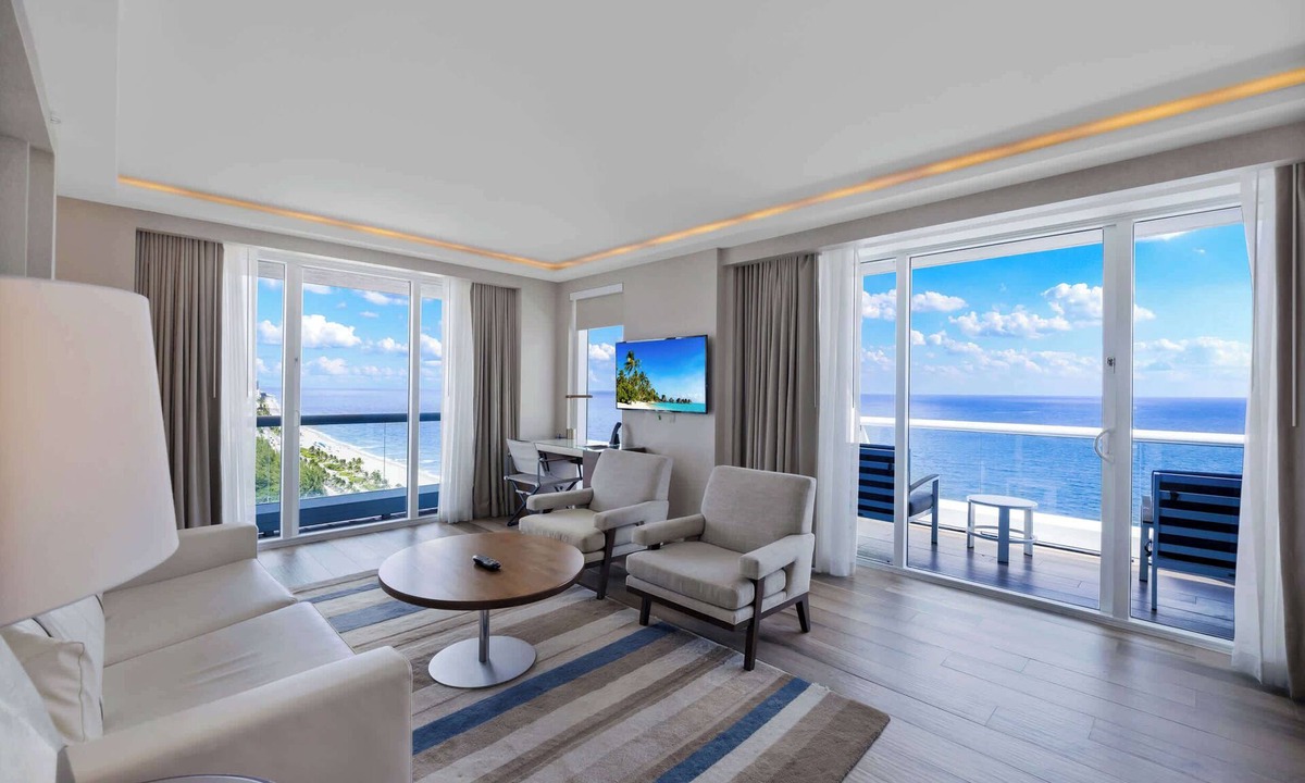 Central Beach Apartment | Holiday Waves: Oceanview Charm at Central Beach