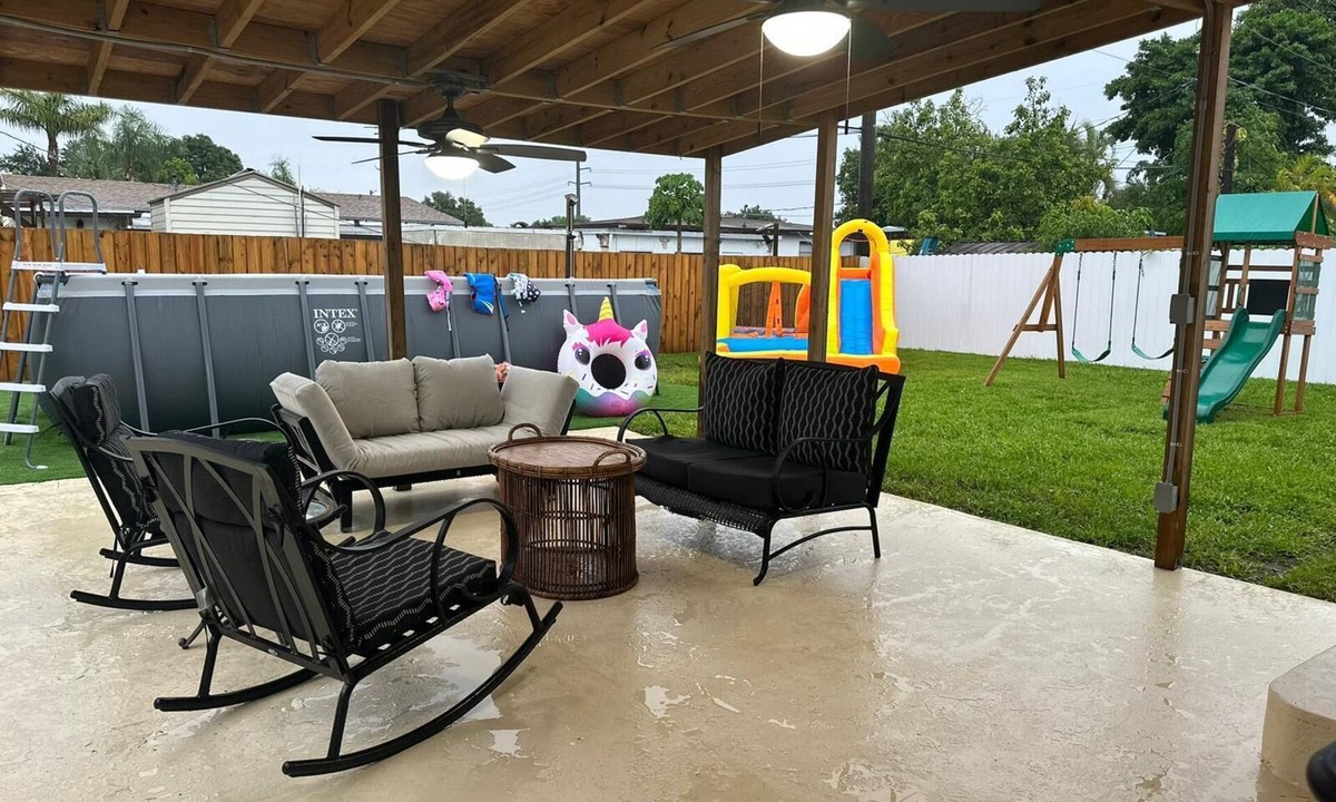 Hollywood House | Hollywood Family Home 4/2 with pool near Hard Rock Stadium & Guitar Hotel