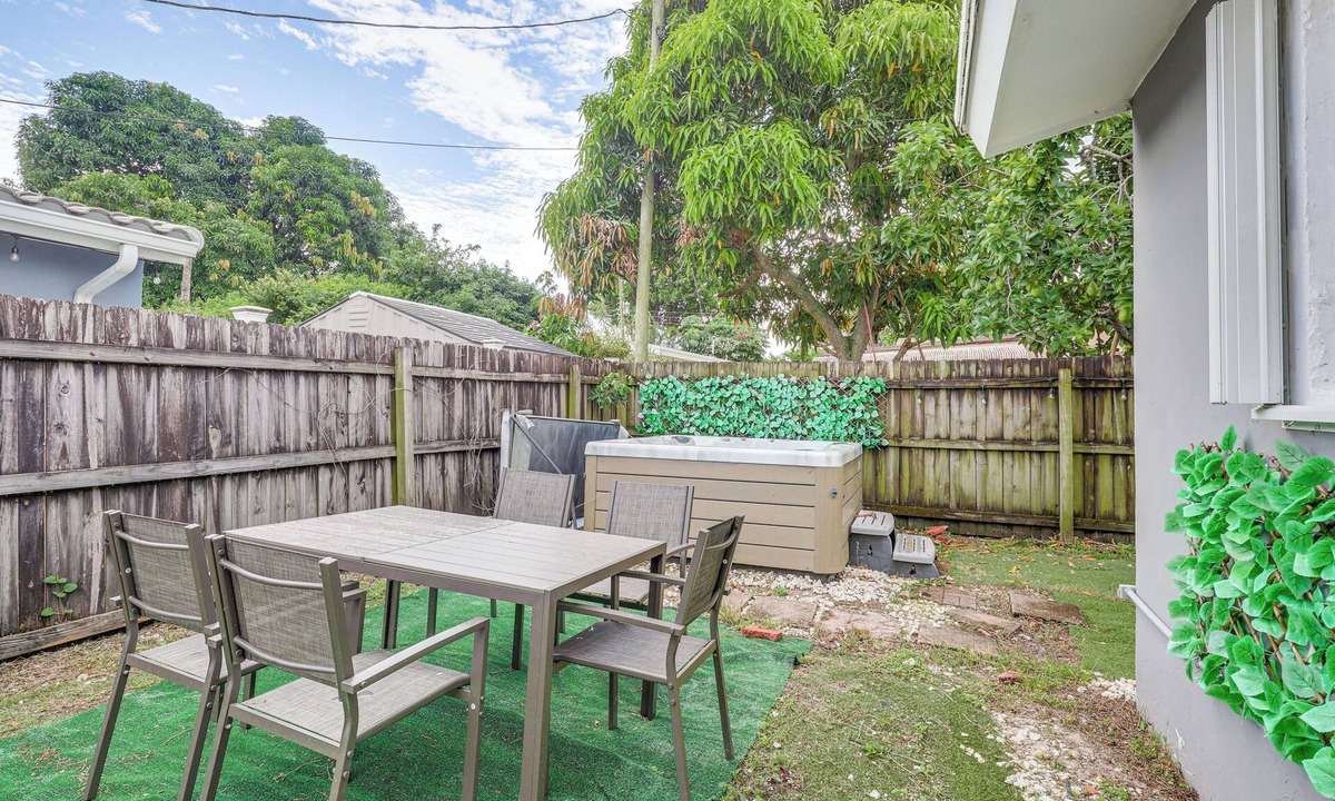 Highland Garden House | Hollywood Hideaway: Close to Dtwn & Beaches