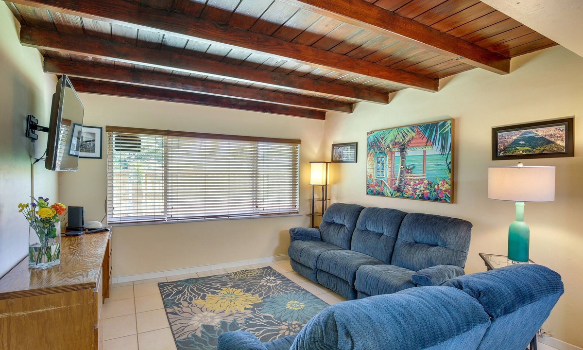 Park East House | Hollywood Hub Near the Beach & Int'l Soccer Play!