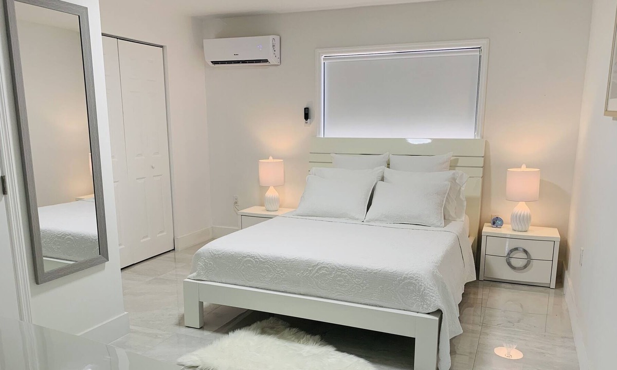 Highland Garden House | Hollywood Private Apartment Close to the Beach and Downtown