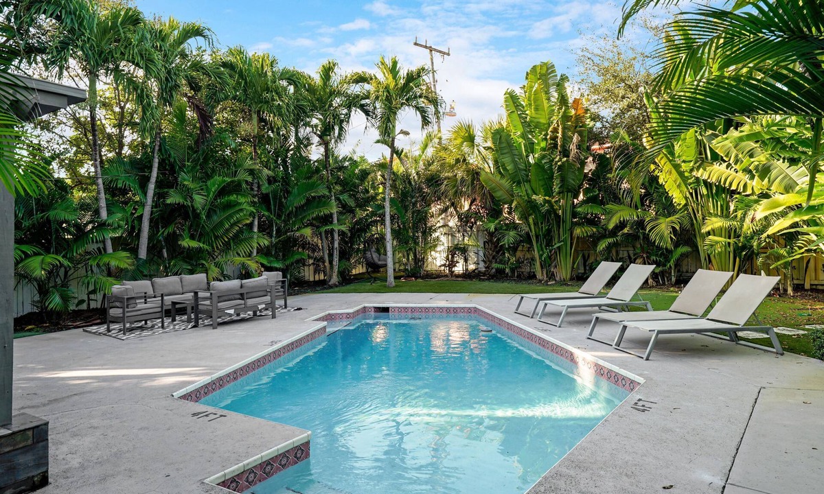 Hollywood Cottage | Hollywood Tropical Retreat