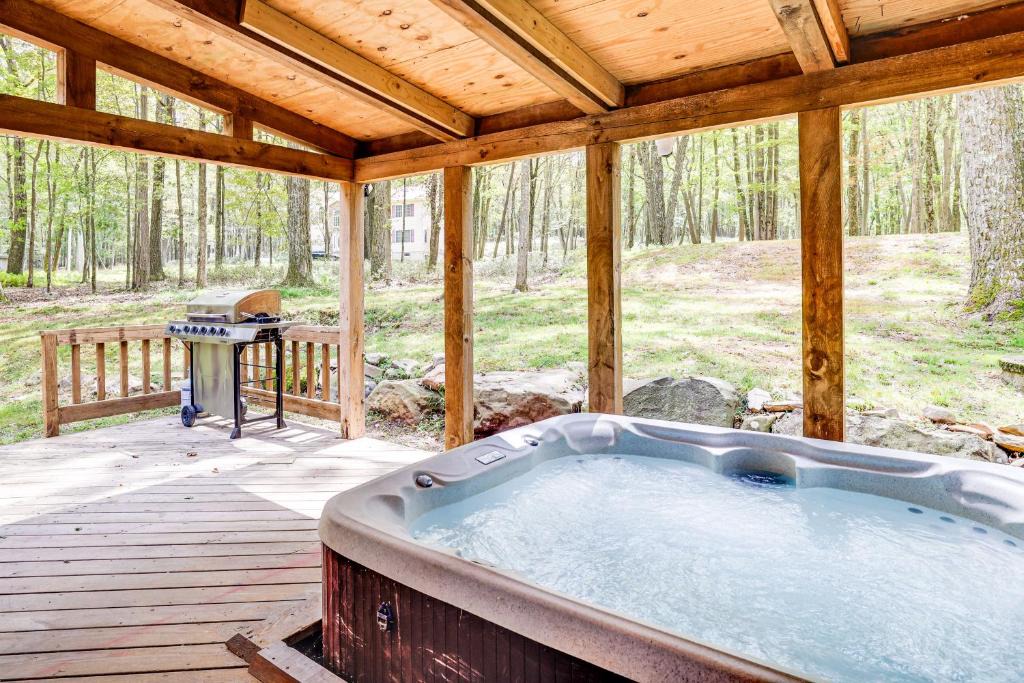 Long Pond House | Hot Tub & Covered Deck! Long Pond Log Cabin