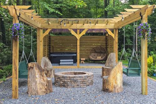 Ruby House | Hot Tub, Fire Pit & Patio: A-Frame Stafford Cabin
