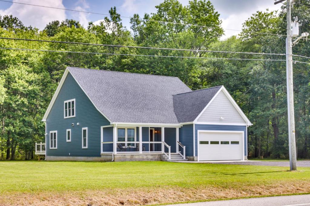Snow Hill House | Hot Tub Haven 2 Mi to Beach! ‘Christy's Cottage’