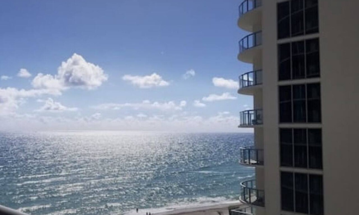 Sunny Isles Beach Hotel | ★ Hotel 1 Bedroom Suite with ocean view ! Lic :STR-01360 Minimum 3 months.