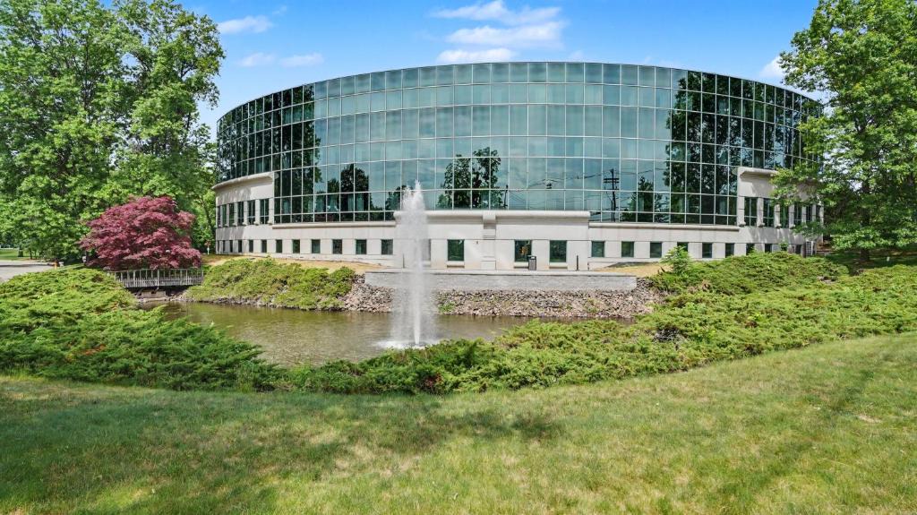 Parsippany Hotel | Hotel Troy, Trademark Collection by Wyndham