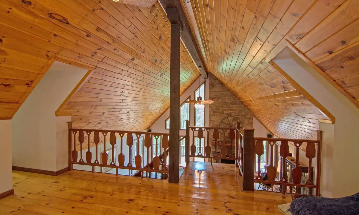 Edray Cabin | HotTub Fireplace W/D 15min to Snowshoe Skiing Hiking Canoeing Fishing