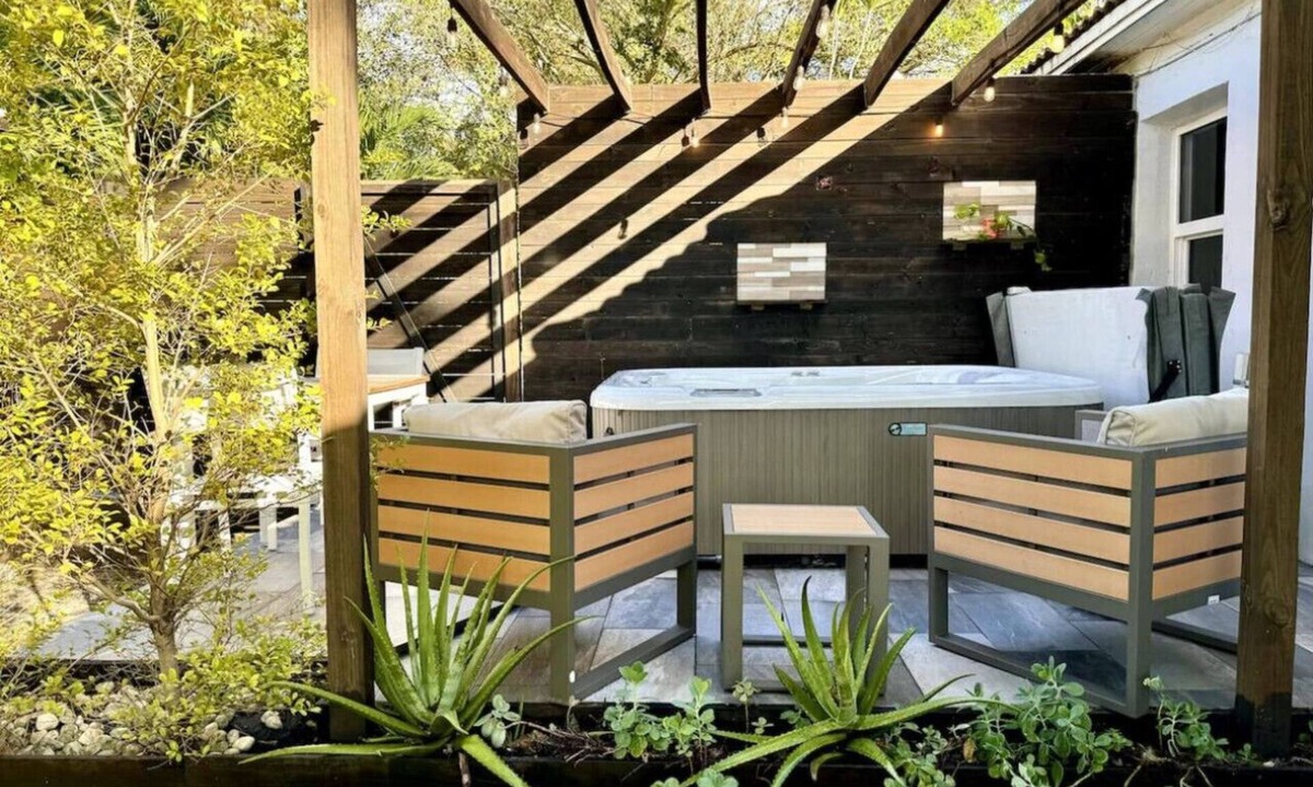 Biscayne Park House | House with Hot Tub, 10 mins to the Beach