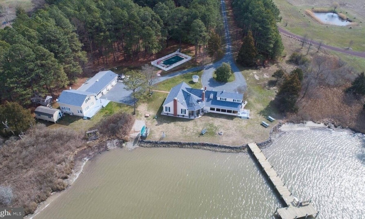 Cambridge House | Hudson Creek Retreat, 5 Acre Waterfront Home, Pool, Pier, Fishing & Crabbing