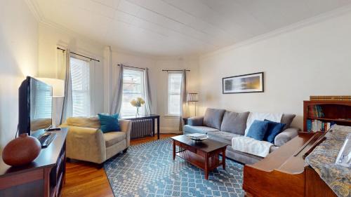 North Cambridge Apartment | Huge 2 bed, 2 baths, Harvard, Porter Davis SQ