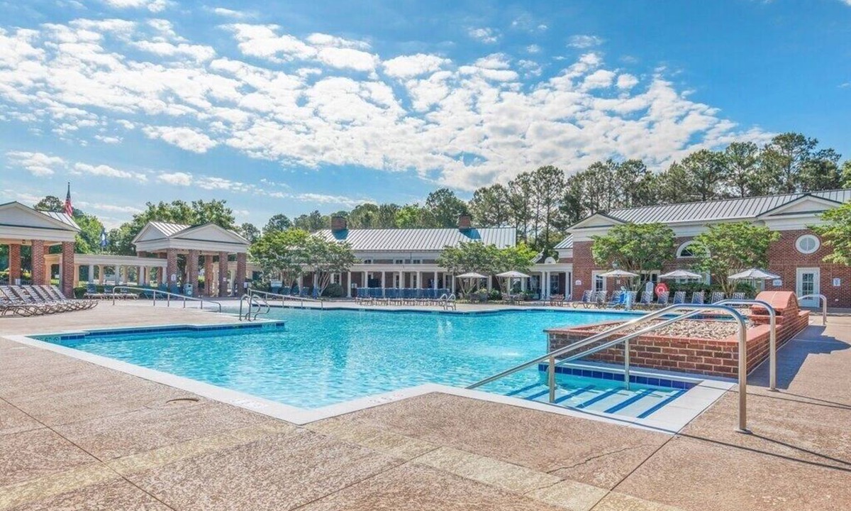 Berkeley Condo | HUGE 4 BDRM CONDO, SLEEPS 12, 4 BATHROOMS, TONS OF AMENITIES ONSITE, INDOOR POOL