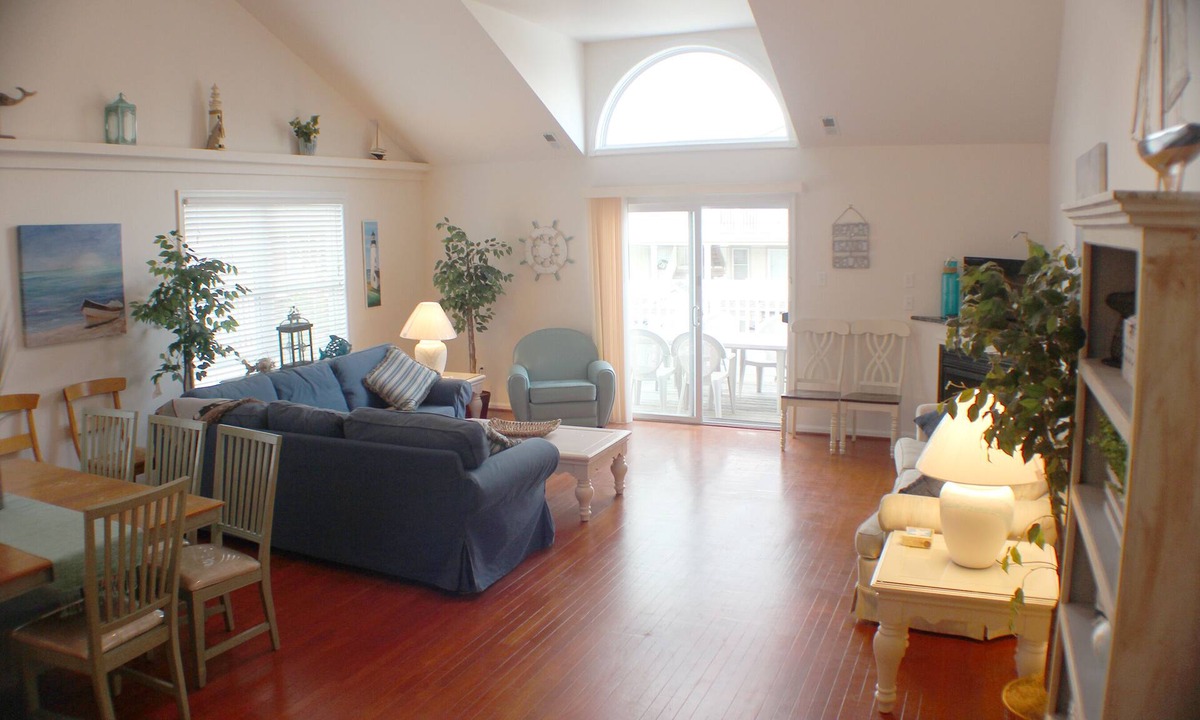 Wildwood House | HUGE 5 BR/3BA-1 block to Beach & Fun Piers-Families & Adult Groups Sleeps 14