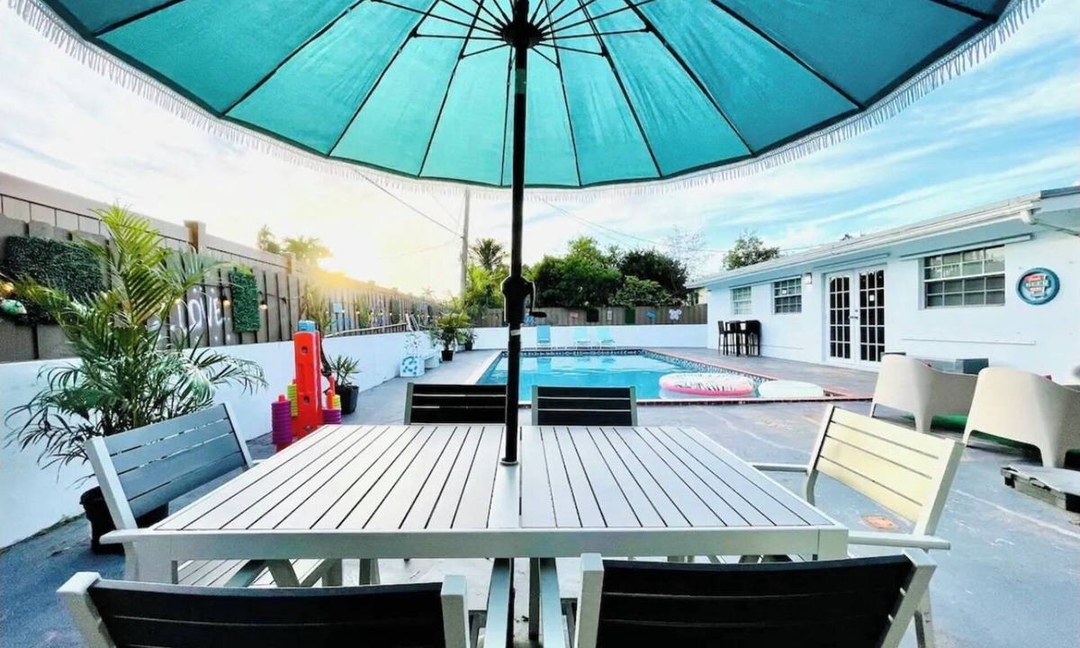Miami Shores House | Huge Pool Home, fit up to 14ppl, close to the beach. Central location
