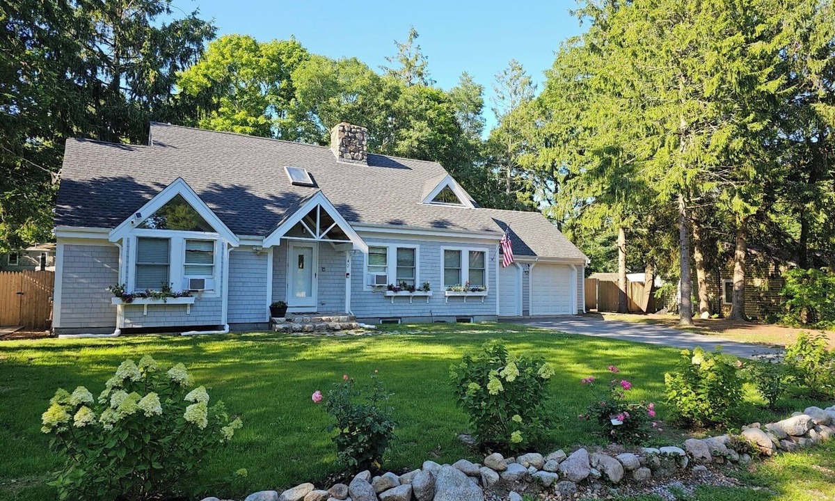 Hyannis House | Hyannis Chalet Retreat! Rental includes a Barnstable beach pass!